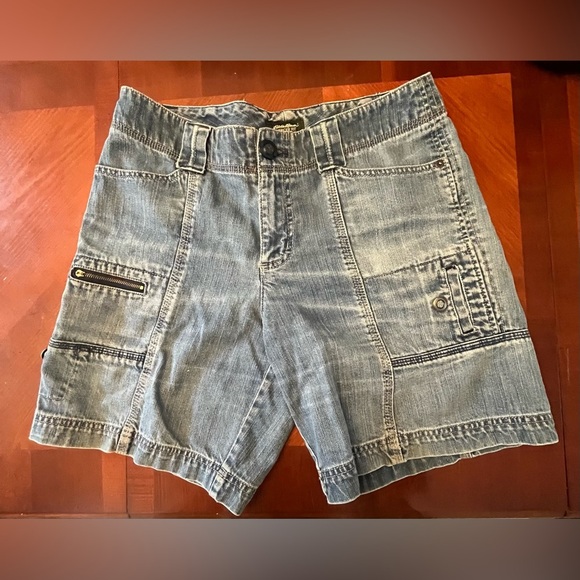 Eddie Bauer Women’s Blue Denim Mercer Fit Shorts Size 6 - Picture 1 of 5